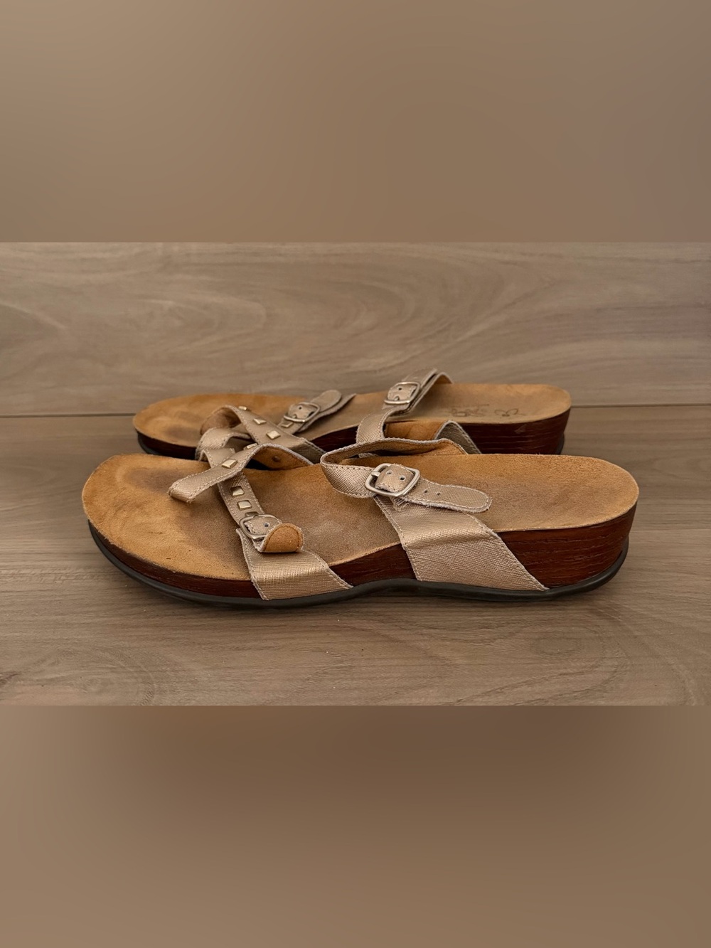 SAS Sandals Womens Size 9 Toe Loop Leather Casual Slide Strap USA Boho Summer